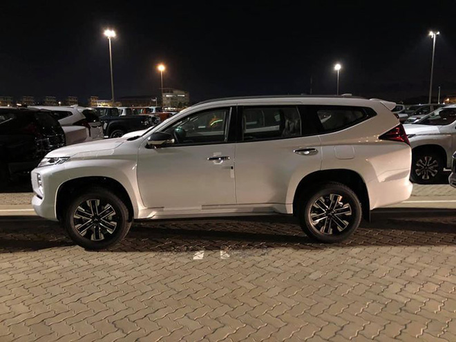 Hình ảnh lô xe Mitsubishi Pajero Sport 2020 vừa cập cảng Việt Nam - 4