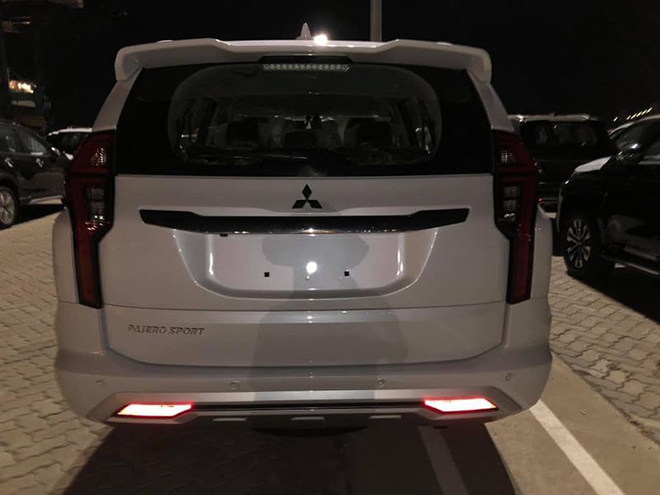 Hình ảnh lô xe Mitsubishi Pajero Sport 2020 vừa cập cảng Việt Nam - 5