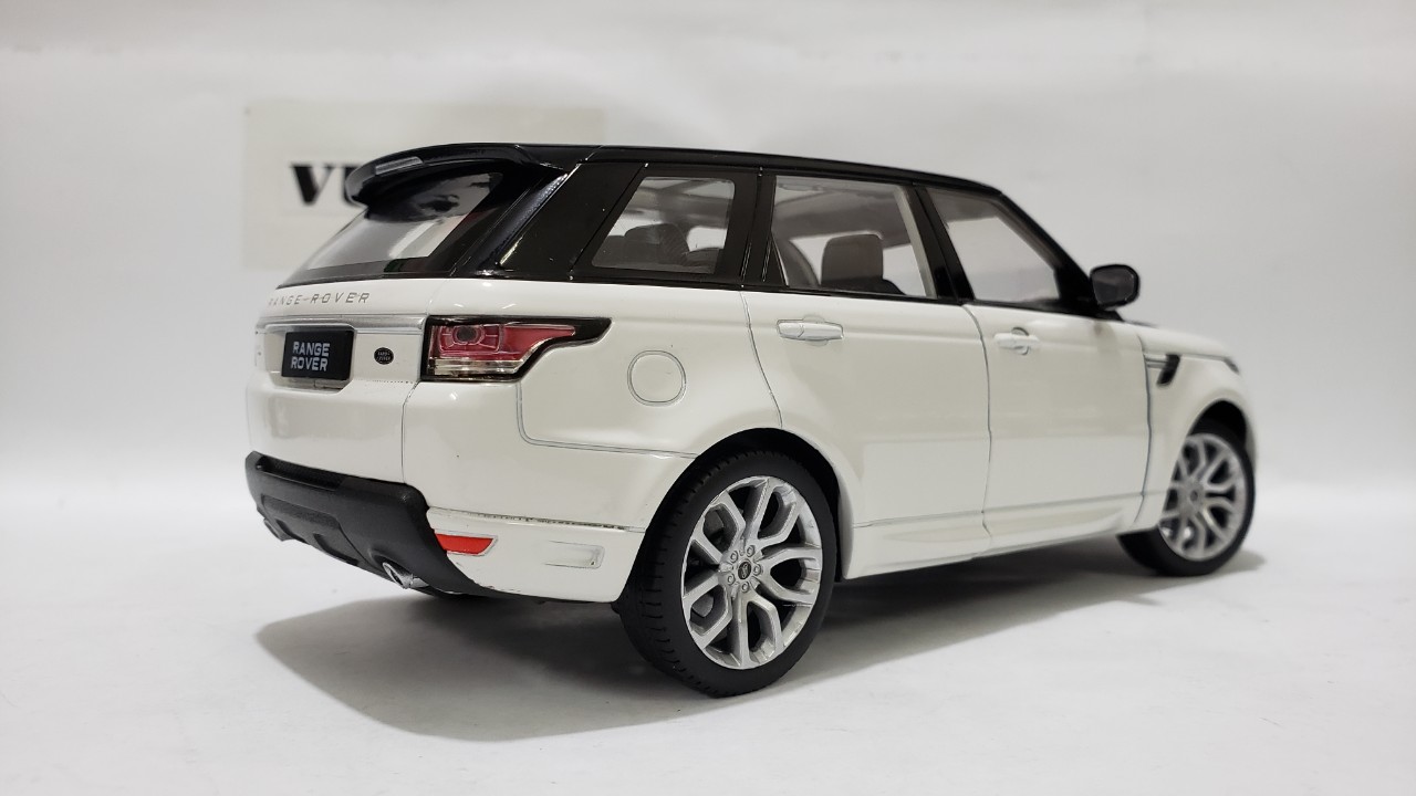 ​Mô Hình Xe Range Rover Sport 1:24 Màu Trắng